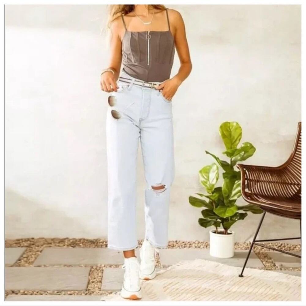 NWT Levi’s Ribcage Straight Ankle Jeans High Rise Light Wash Distressed Women 32
